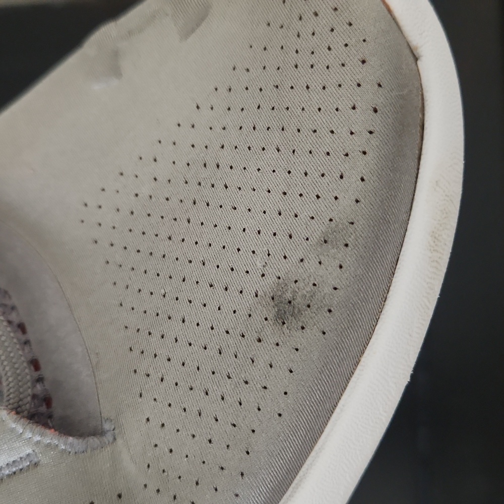 Under Armour Runners - Picture 2 of 5